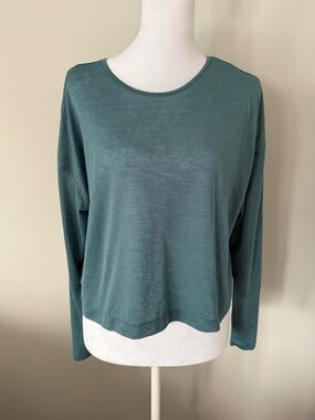 Athleta Long-Sleeve Scoop Neck Tee in Teal. Size M